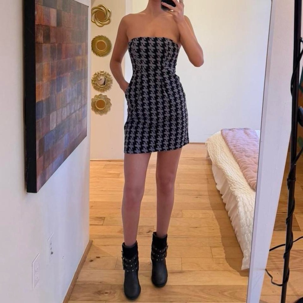 Mini Strapless Dress - Picture 6 of 7